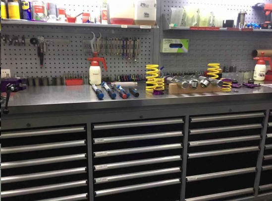 工具柜廠家天金岡已成功為上汽、吉利等眾多500強(qiáng)企業(yè)提供車間解決方案