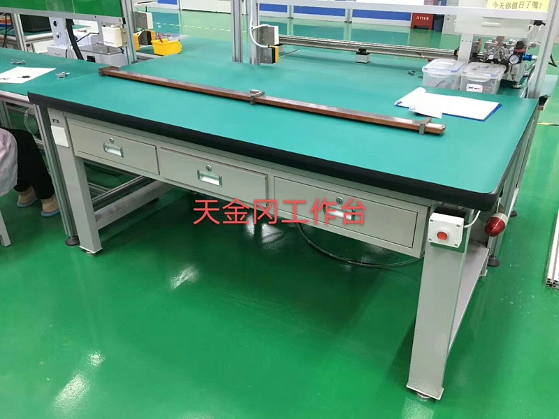 鉗工實(shí)訓(xùn)臺(tái)