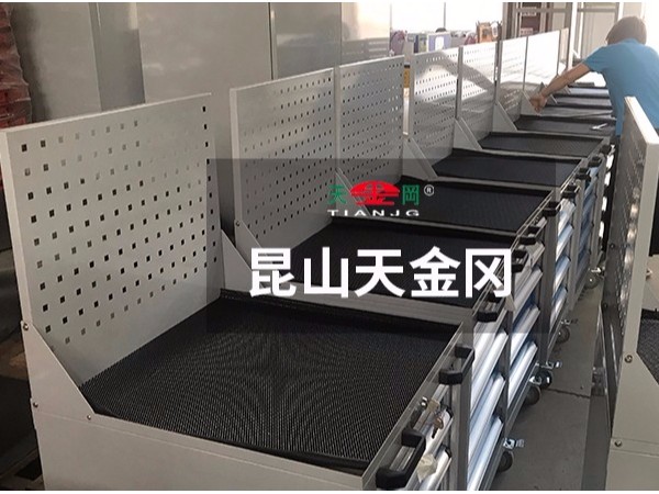 哪里賣鉗工工具柜，年產(chǎn)17000臺廠家天金岡，現(xiàn)貨發(fā)!